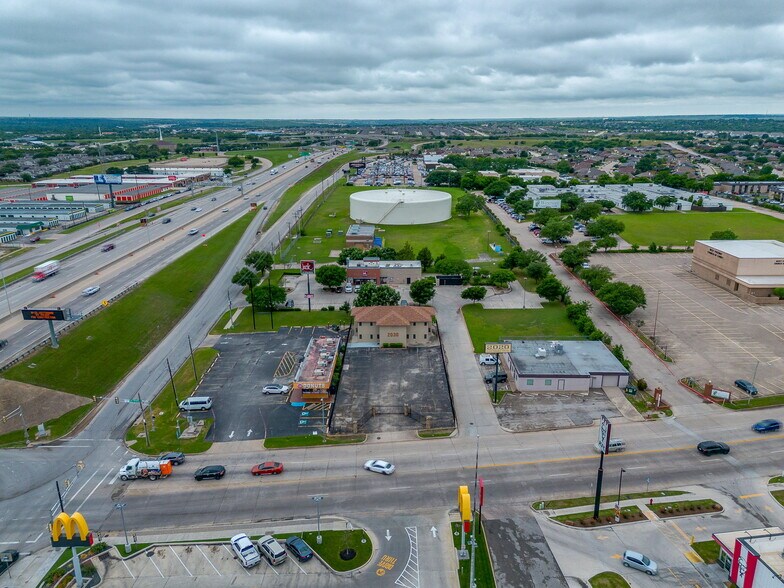 2030 S Las Vegas Trl, White Settlement, TX à vendre - Photo de l’immeuble – Image 2 sur 39