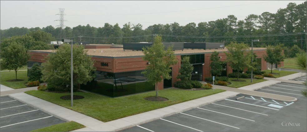 11844 Rock Landing Dr, Newport News, VA à louer - Photo de l’immeuble – Image 3 sur 6