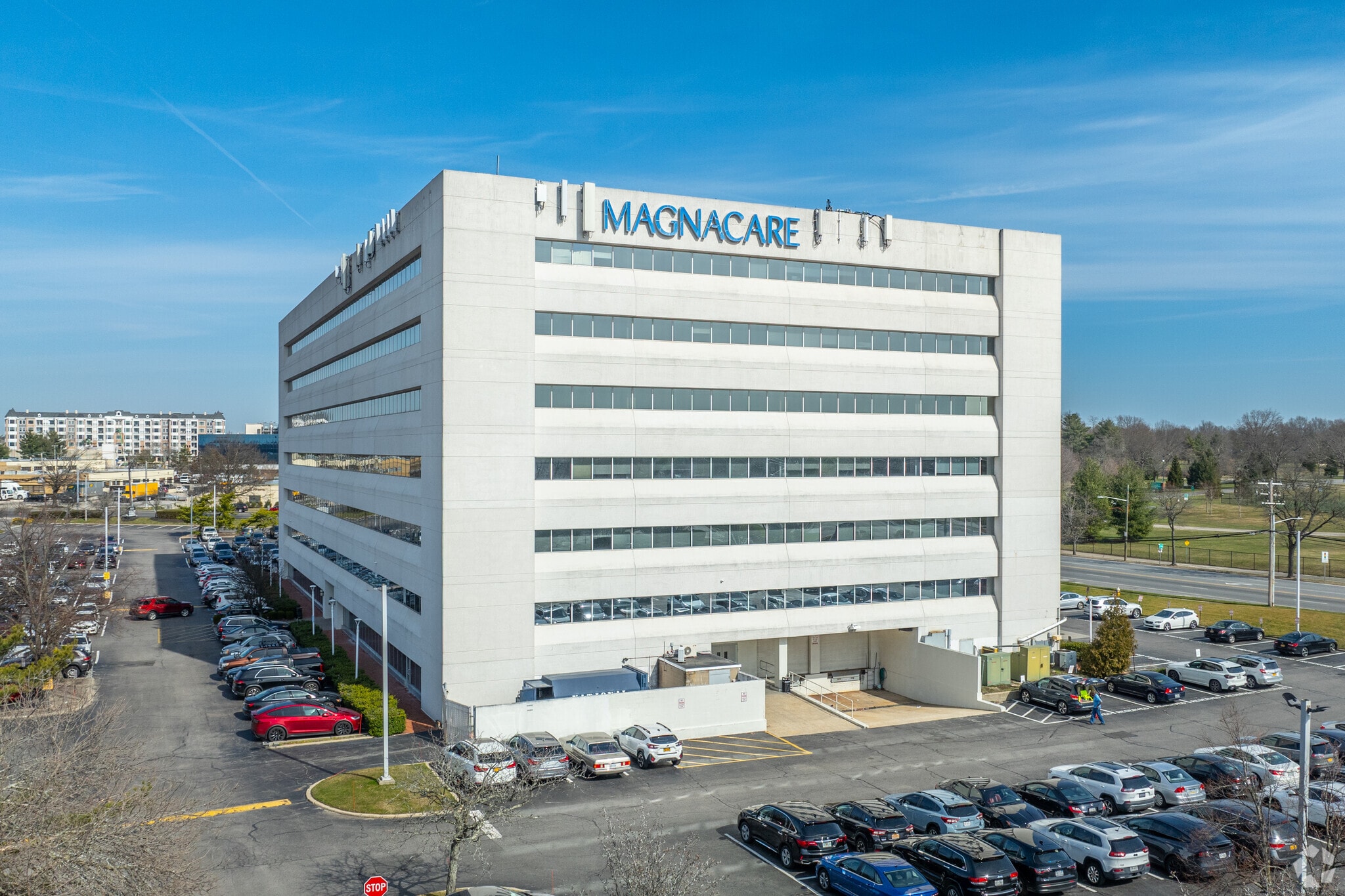 1600 Stewart Ave, Westbury, NY à louer Photo principale– Image 1 sur 19
