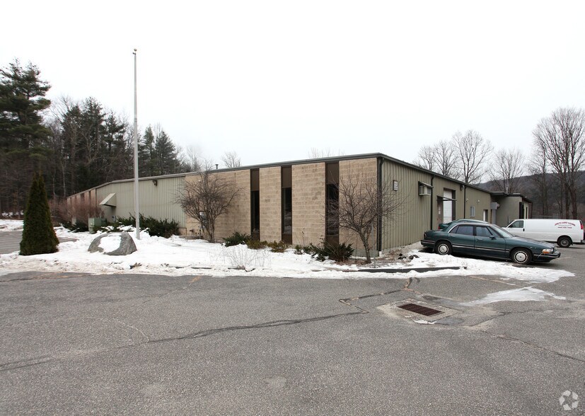 200 St Onge Rd, Winsted, CT à vendre - Photo de l’immeuble – Image 2 sur 5