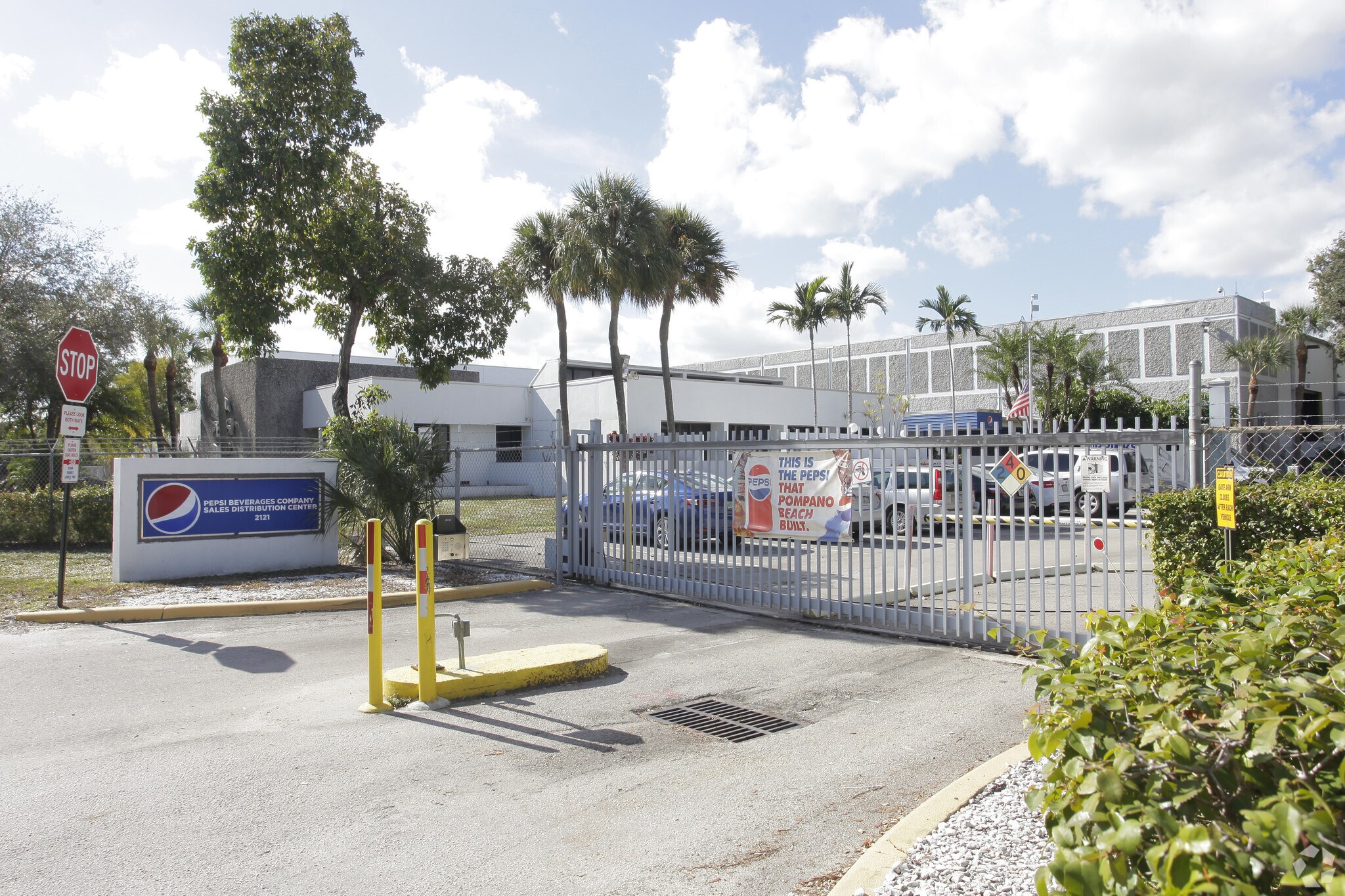 2121 NW 15th Ave, Pompano Beach, FL à louer Photo principale– Image 1 sur 8