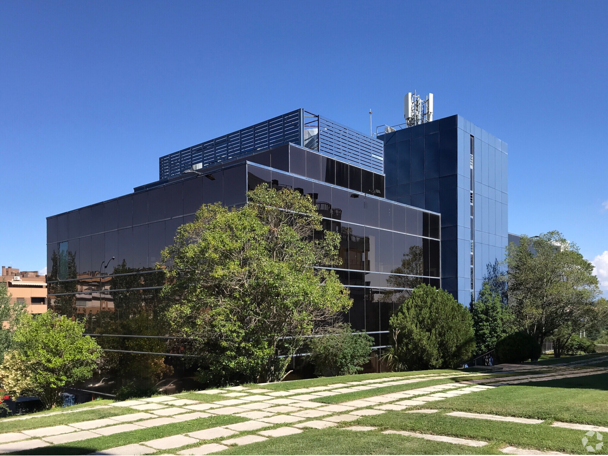 Bureau dans Pozuelo de Alarcón, Madrid à vendre Photo principale– Image 1 sur 4