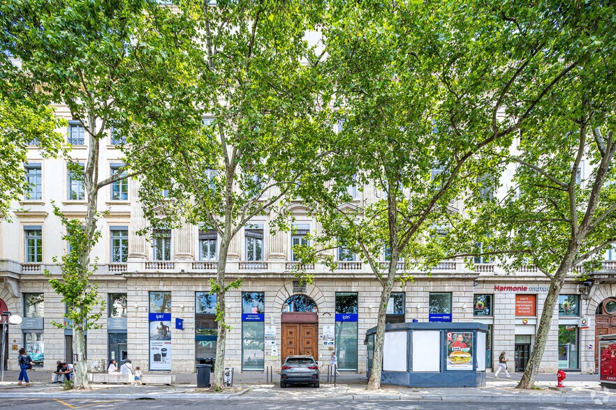 Immeuble residentiel dans Lyon à vendre - Photo de l’immeuble – Image 3 sur 4