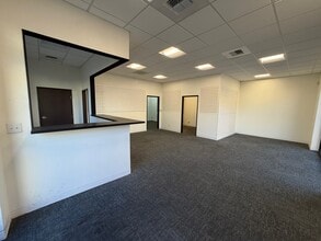 23962 Alessandro Blvd, Moreno Valley, CA à louer Photo intérieure– Image 2 sur 3