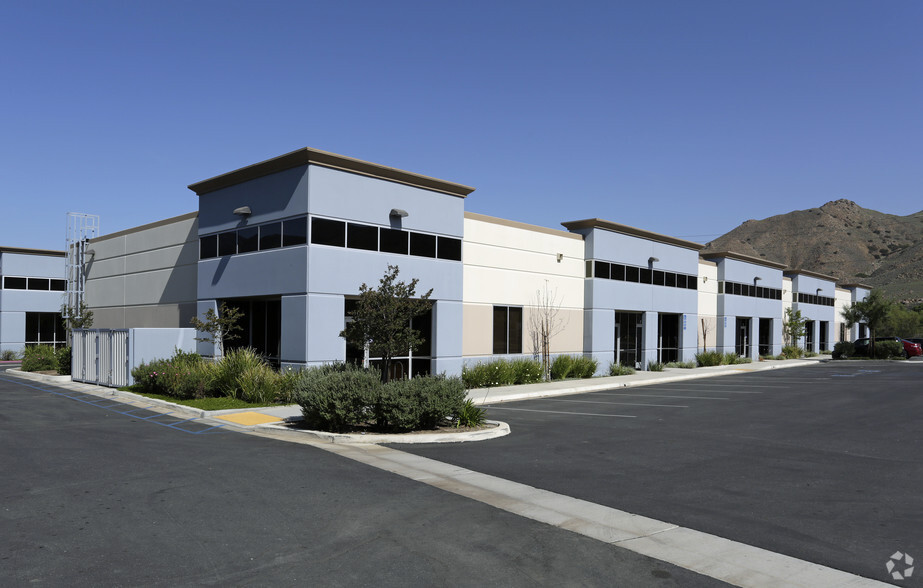 12847 Temescal Canyon Rd, Corona, CA à louer - Photo principale – Image 1 sur 6