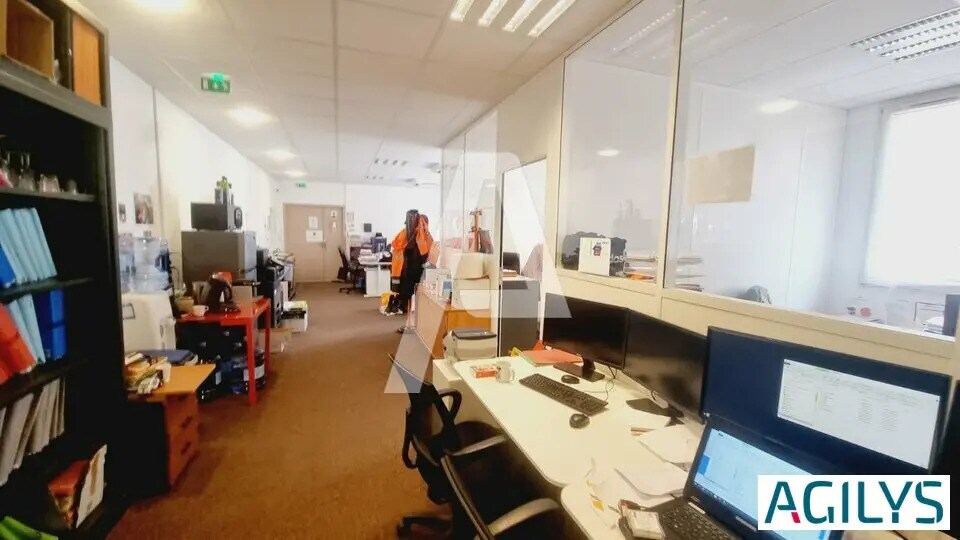 Local d’activités dans Montrouge à louer - Photo de l’immeuble – Image 1 sur 5