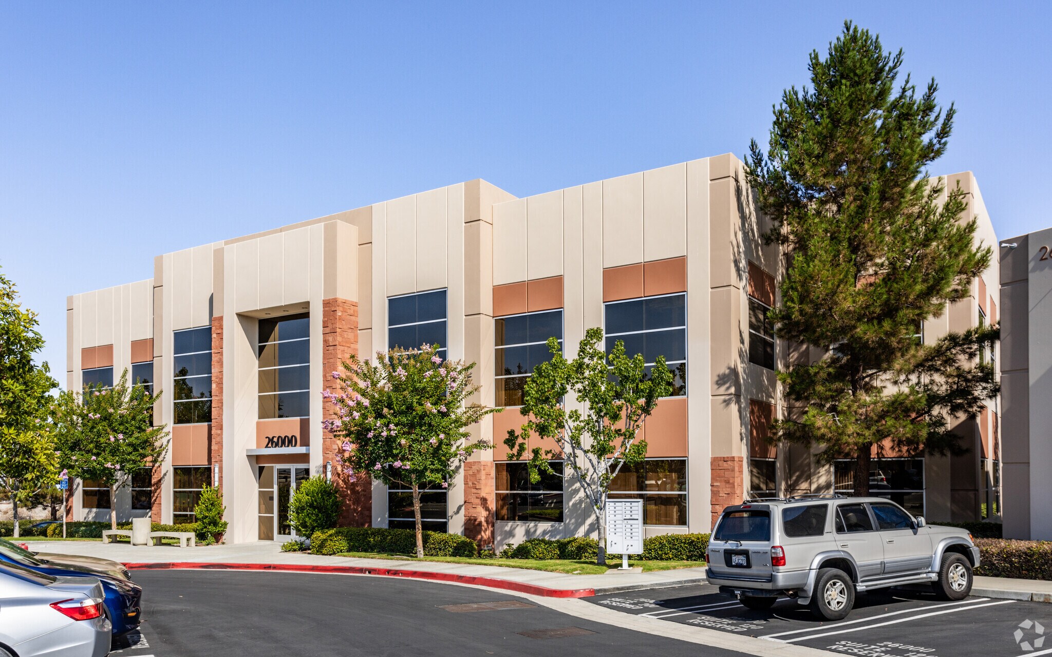 26000 Towne Centre Drive, Foothill Ranch, CA à louer Photo principale– Image 1 sur 13