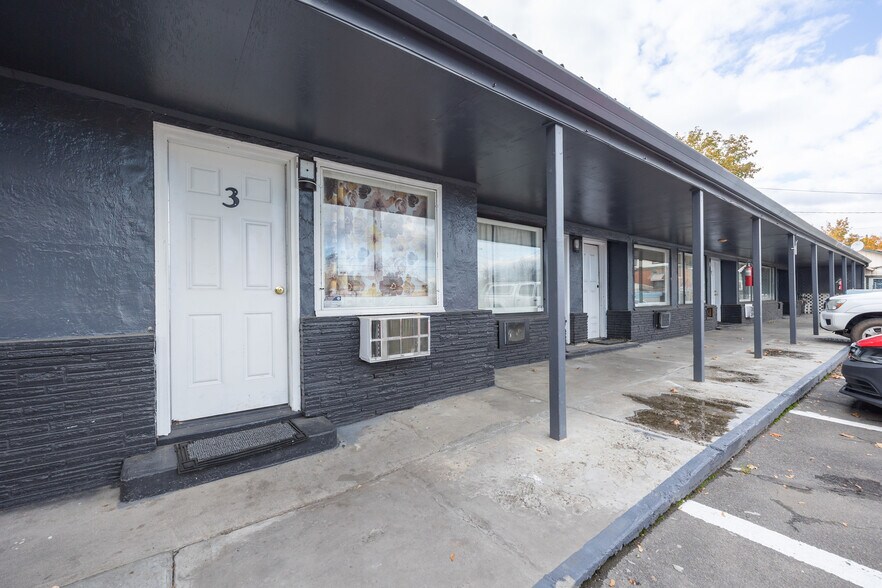 2116 Adams Ave, La Grande, OR à vendre - Photo de l’immeuble – Image 3 sur 21