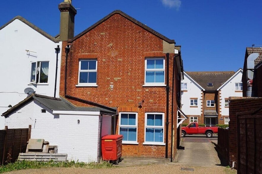 52 High St, Woking à louer - Photo de l’immeuble – Image 2 sur 6