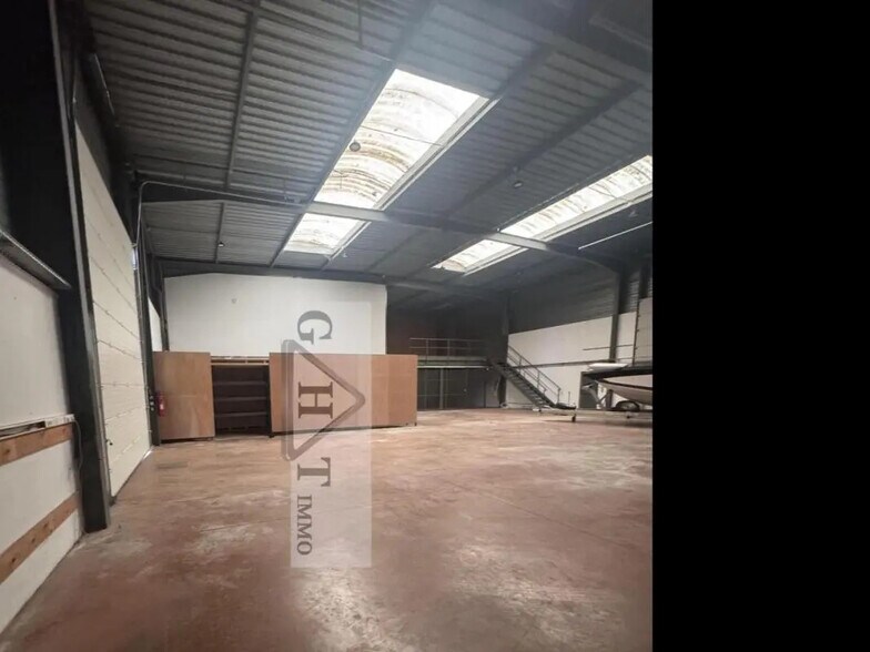 Industriel/Logistique dans Gretz-Armainvilliers à louer - Photo de l’immeuble – Image 2 sur 4