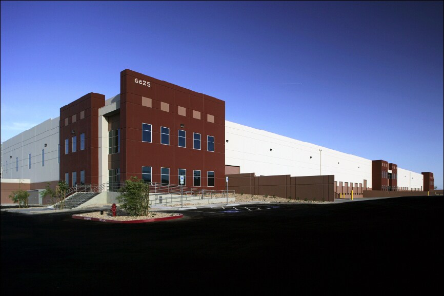 7465 W Sunset Rd, Las Vegas, NV à louer - Photo de l’immeuble – Image 3 sur 22