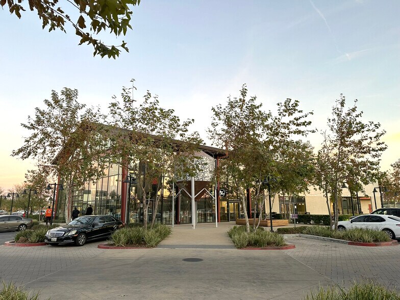 3430 E Ontario Ranch Rd, Ontario, CA à louer - Photo de l’immeuble – Image 2 sur 10
