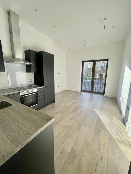 78 Westmead Rd, Sutton à louer - Photo de l’immeuble – Image 3 sur 11