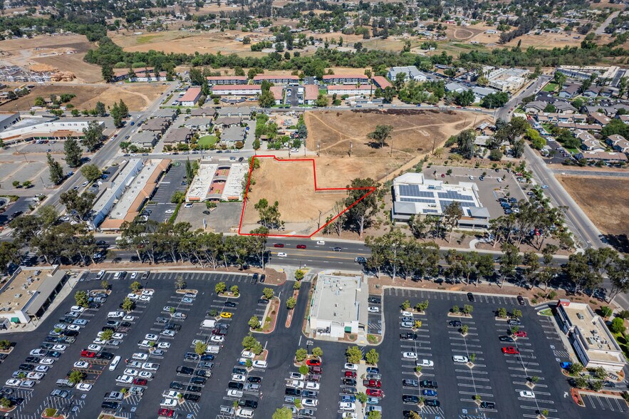 1703 Main St, Ramona, CA à vendre - Photo de l’immeuble – Image 1 sur 25