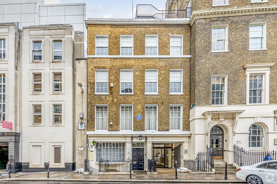 42 Trinity Ct, Londres à louer - Photo principale – Image 1 sur 9