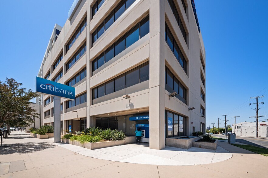 16601 Ventura Blvd, Encino, CA à vendre - Photo de l’immeuble – Image 3 sur 17