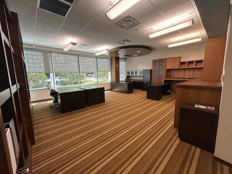 4705 S Apopka Vineland Rd, Orlando, FL à louer - Photo intérieure – Image 3 sur 11