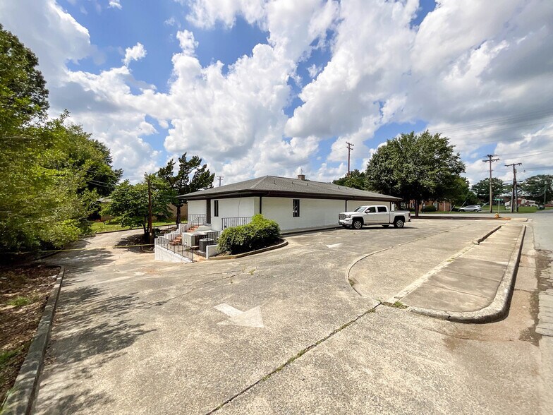 120 E Phifer St, Monroe, NC à louer - Photo de l’immeuble – Image 2 sur 15