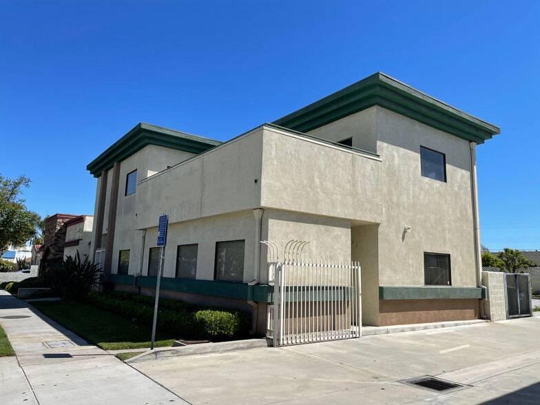 8556 Florence Ave, Downey, CA à louer - Photo de l’immeuble – Image 2 sur 34