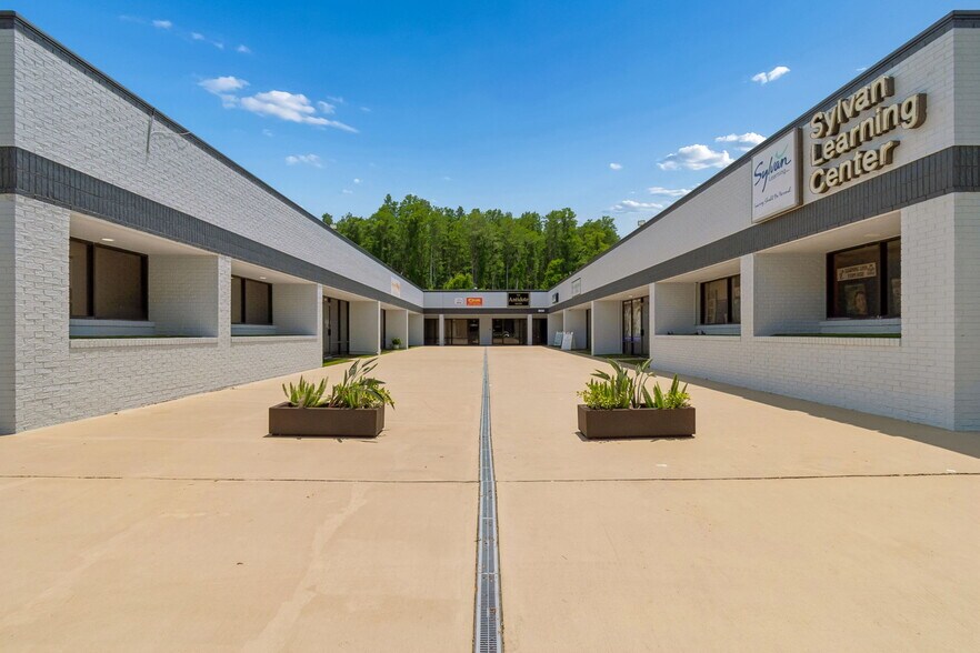 3802 Ehrlich Rd, Tampa, FL à louer - Photo de l’immeuble – Image 3 sur 5