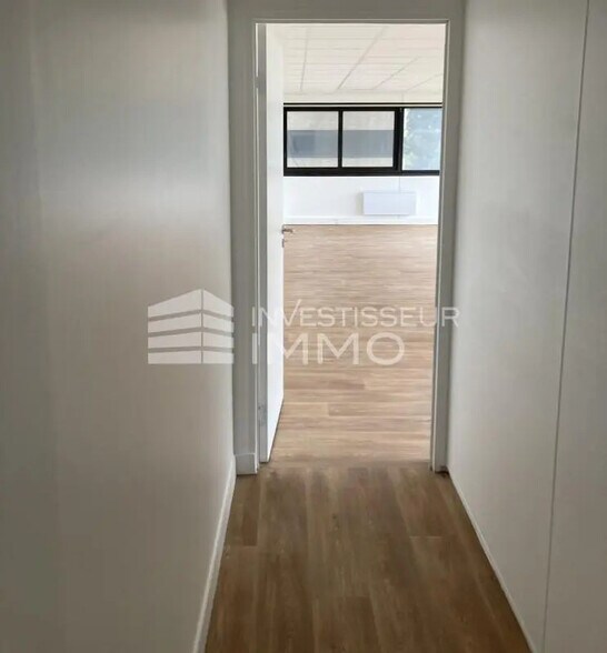 Bureau dans Colombes à vendre - Photo de l’immeuble – Image 3 sur 3