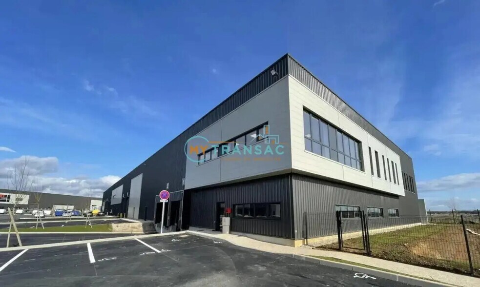 Industriel/Logistique dans Brie-Comte-Robert à louer - Photo de l’immeuble – Image 3 sur 9