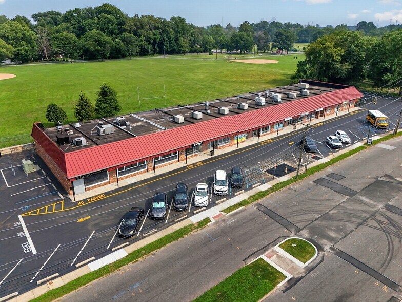 1111-1135 Powell Rd, Brookhaven, PA à vendre - Photo de l’immeuble – Image 2 sur 9