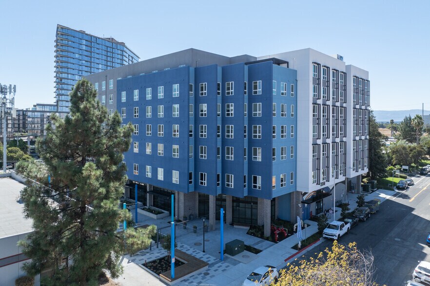 2310 Calle del Mundo, Santa Clara, CA à louer - Photo principale – Image 1 sur 8