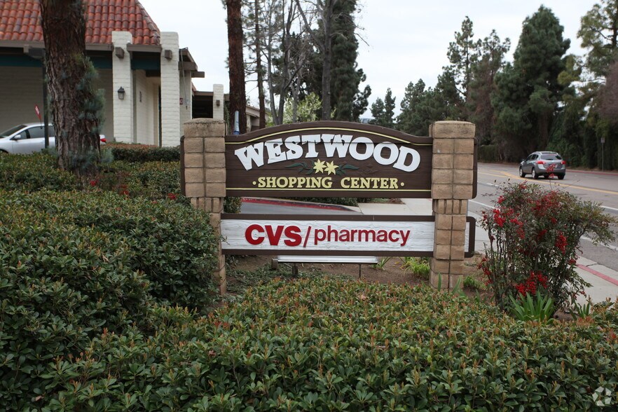 11655 Duenda Rd, San Diego, CA à louer - Photo de l’immeuble – Image 3 sur 8