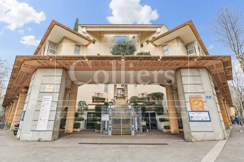 Bureau dans Aix-en-Provence à vendre - Photo de l’immeuble – Image 1 sur 13