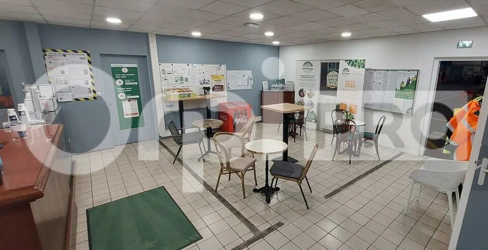 Local d’activités dans Agnetz à louer - Photo de l’immeuble – Image 3 sur 10
