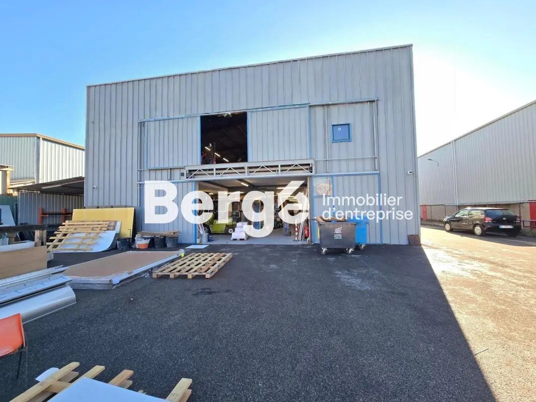 Industriel/Logistique dans Cannes à louer Photo de l’immeuble– Image 1 sur 9