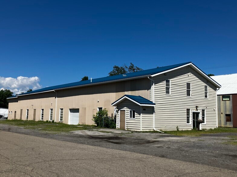 373 Pleasant Ave, Hamburg, NY à louer - Photo de l’immeuble – Image 3 sur 11