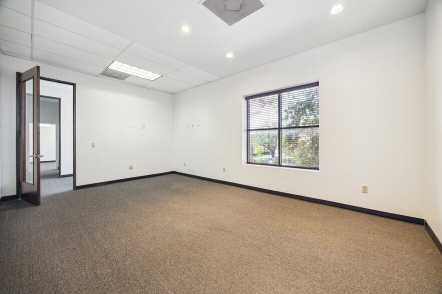 500 Durham Dr, Houston, TX à louer - Photo de l’immeuble – Image 2 sur 7