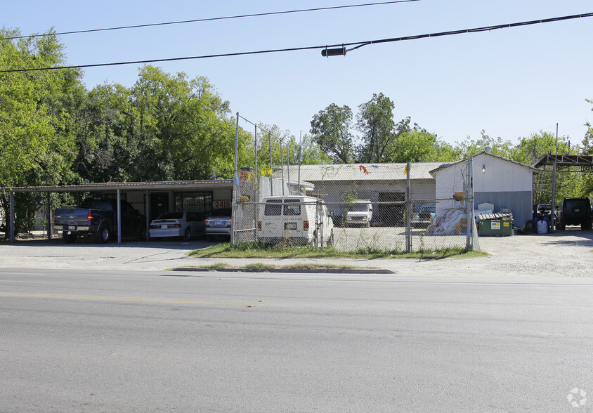 2418 Basse Rd, San Antonio, TX à louer - Photo de l’immeuble – Image 2 sur 2