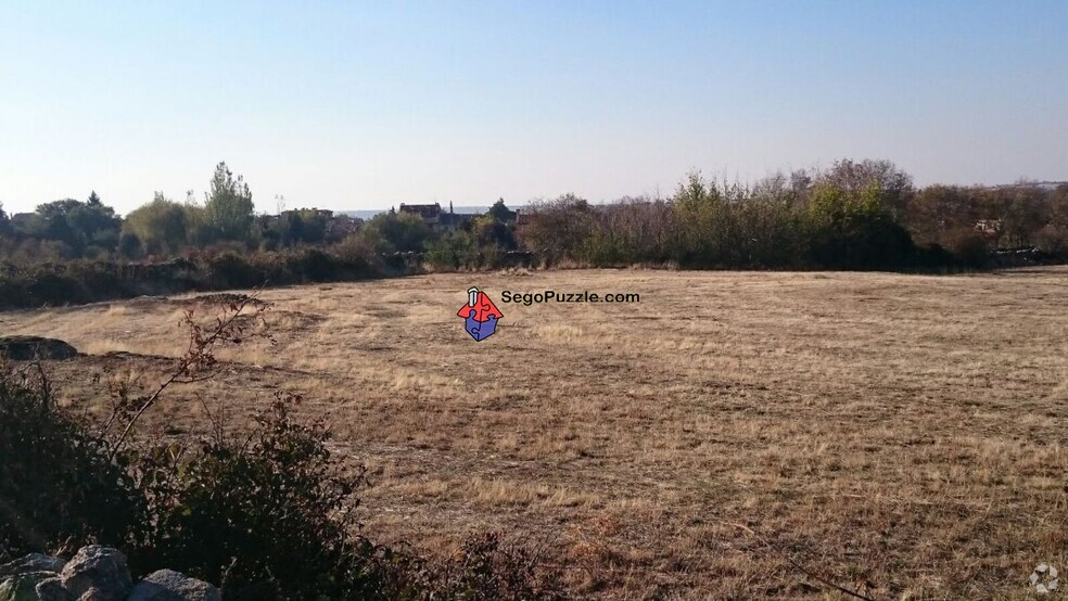 Terrain dans Torrecaballeros, Segovia à vendre - Photo principale – Image 1 sur 5