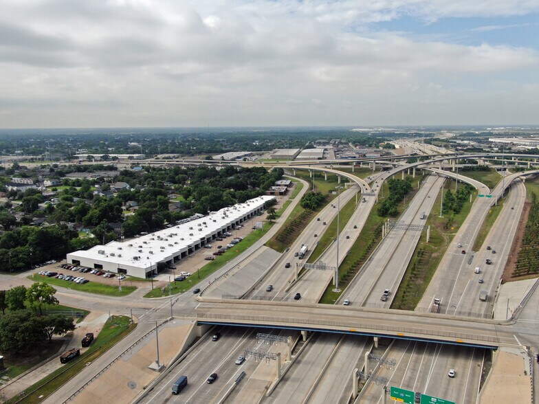 7505-7563 South Fwy, Houston, TX à louer - Photo de l’immeuble – Image 3 sur 8