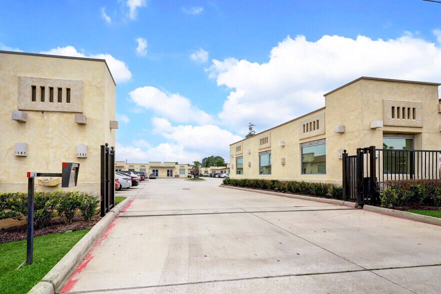 25329 Budde Rd, The Woodlands, TX à louer - Photo de l’immeuble – Image 3 sur 21