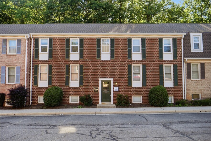 5520-5532 Hempstead Way, Springfield, VA à vendre - Photo de l’immeuble – Image 1 sur 30
