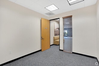 1611 W Pomona Rd, Corona, CA à louer Photo intérieure– Image 1 sur 1
