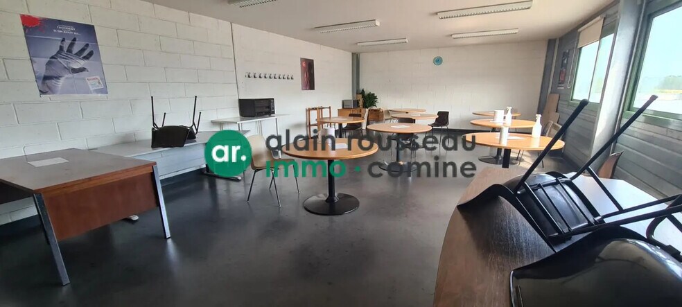 Local d'activités dans LA CHAPELLE-D'ALIGNE à vendre - Photo de l’immeuble – Image 3 sur 4