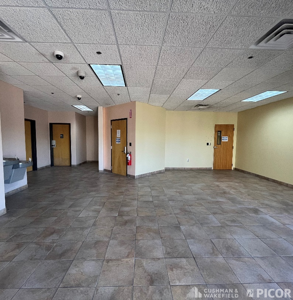 3760 N Commerce Dr, Tucson, AZ à louer - Photo intérieure – Image 3 sur 10
