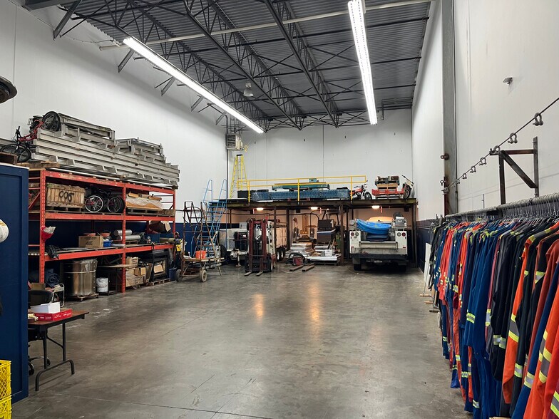 17358 104A Ave, Surrey, BC à vendre - Photo de l’immeuble – Image 2 sur 3