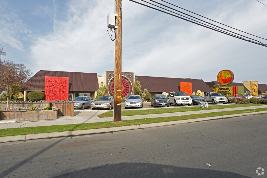 5645-5661 E Shields Ave, Fresno, CA à vendre - Photo principale – Image 1 sur 4