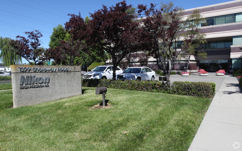 1399 Shoreway Rd, Belmont, CA à vendre - Photo de l’immeuble – Image 2 sur 6