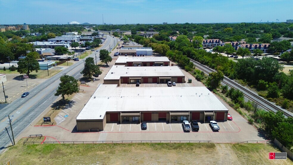 1846 W Division St, Arlington, TX à louer - Photo de l’immeuble – Image 2 sur 8