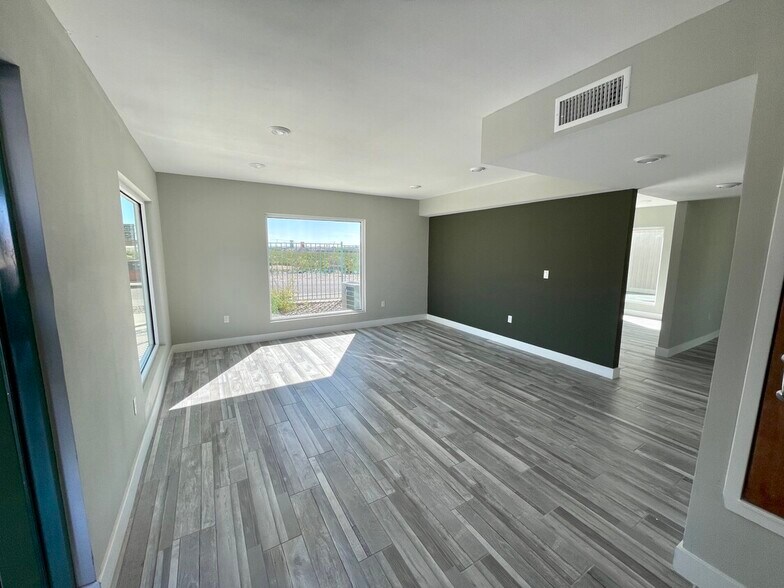7115 S Desert Blvd, Canutillo, TX à louer - Photo intérieure – Image 3 sur 10
