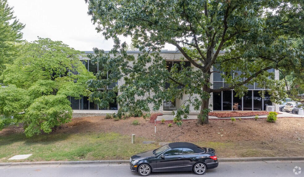 4904 Professional Ct, Raleigh, NC à vendre - Photo de l’immeuble – Image 3 sur 6