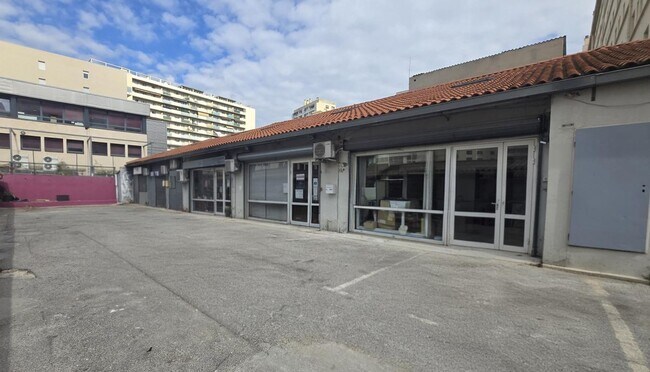 Plus de détails pour Local commercial à vendre