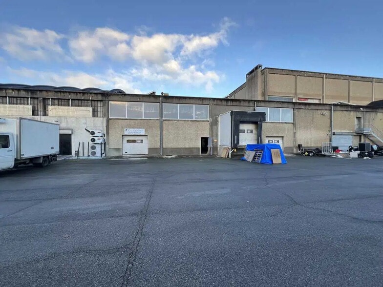 160 Avenue Paul Vaillant Couturier, La Courneuve à louer - Photo de l’immeuble – Image 2 sur 35